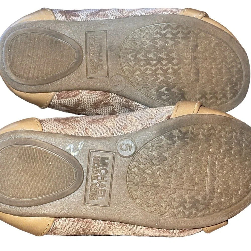 Michael Kors Infant Ballet Slip On Shoes Size 5 Elastic Strap Tan Beige MK Logo
